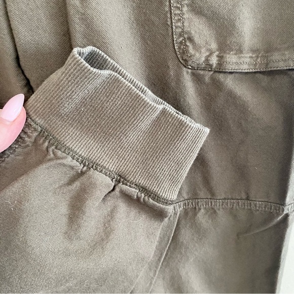 Aritizia Community - Military Green Cotton Cargo Pant - Small - Picture 5 of 9